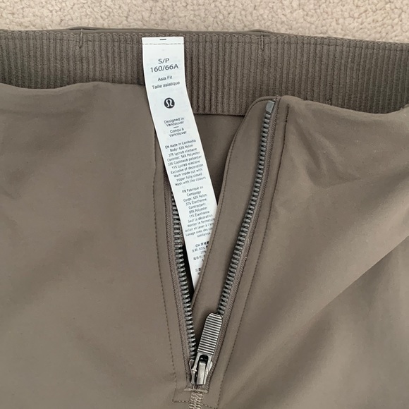 Lululemon pull on zip front high rise pant - Picture 4 of 8